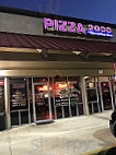 Pizza 2000 outside