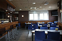 Bar Restaurante El Cenachero inside