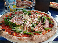 Francesca & Fratelli Pizza Manufaktur food