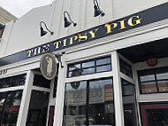 The Tipsy Pig outside