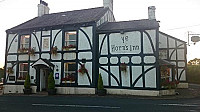 Ye Horns Inn outside