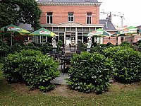 Grand Cafe Lindenberg outside