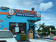 Snappers Fish Chicken outside