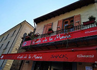Café De La Mairie outside