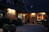 Landhotel Zur Gronenburg outside