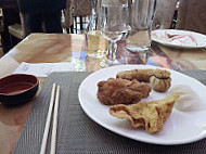 Au Wok Palace food