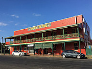 The Bargo Hotel outside