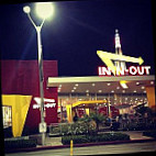 In-n-out Burger outside