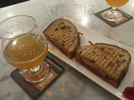 Astoria Bier And Cheese food