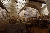 Taverne Athos inside