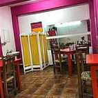 Las Gueras Taqueria inside