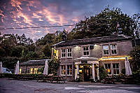 The Hinchliffe Arms outside