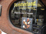 Summerland Ice Cream outside