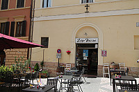 Largo Mazzini Gastronomia, Bistrot inside