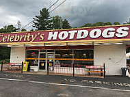 Celebrity's Hotdogs outside