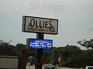 Ollie's Grill outside