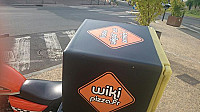 Wiki Pizza outside