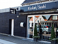 Risskov Sushi outside