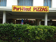 Port-Neuf Pizzas inside