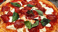 Luzzo's La Pizza Napoletana food