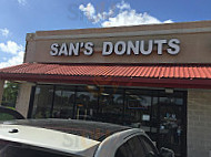 Sans Donuts outside