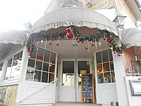 Leonardo Restaurant outside
