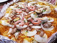 Dolora's Hauz of Pancit Malabon food