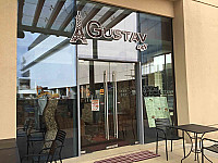 Gustav Cafe inside