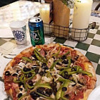 Pizza In Paradise food