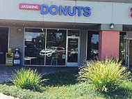 Jasmine Donut outside