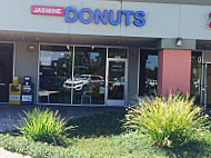 Jasmine Donut outside