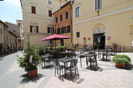 Largo Mazzini Gastronomia, Bistrot inside