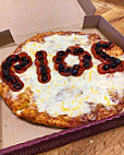 Me-n-ed's Pizzeria food