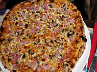 La Pizzarola food