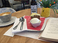 9 3/4 Bookstore + Cafe food