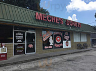 Meche's Donuts outside