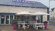 Patàpain outside
