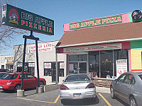 Big Apple Pizzeria outside