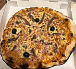 Lorr’n Pizza food