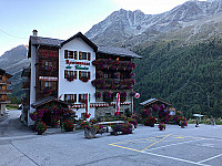 Hôtel Du Glacier outside