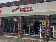Marisa's Pizza outside