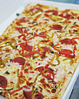 Baig's Pizza Profi food