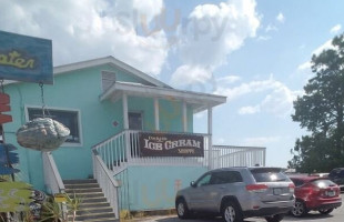 Dockside Ice Cream outside