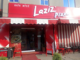 Laziz Pizza outside