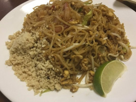 Leo's Thai Kitchen food