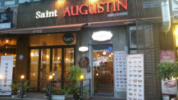 Saint Augustin inside