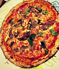 Amo La Pizza Di Andrea food