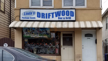 Linda's Driftwood And Grill outside