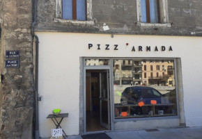 Pizz'armada outside