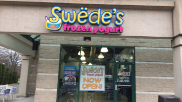 Swede's Frozen Yogurt outside